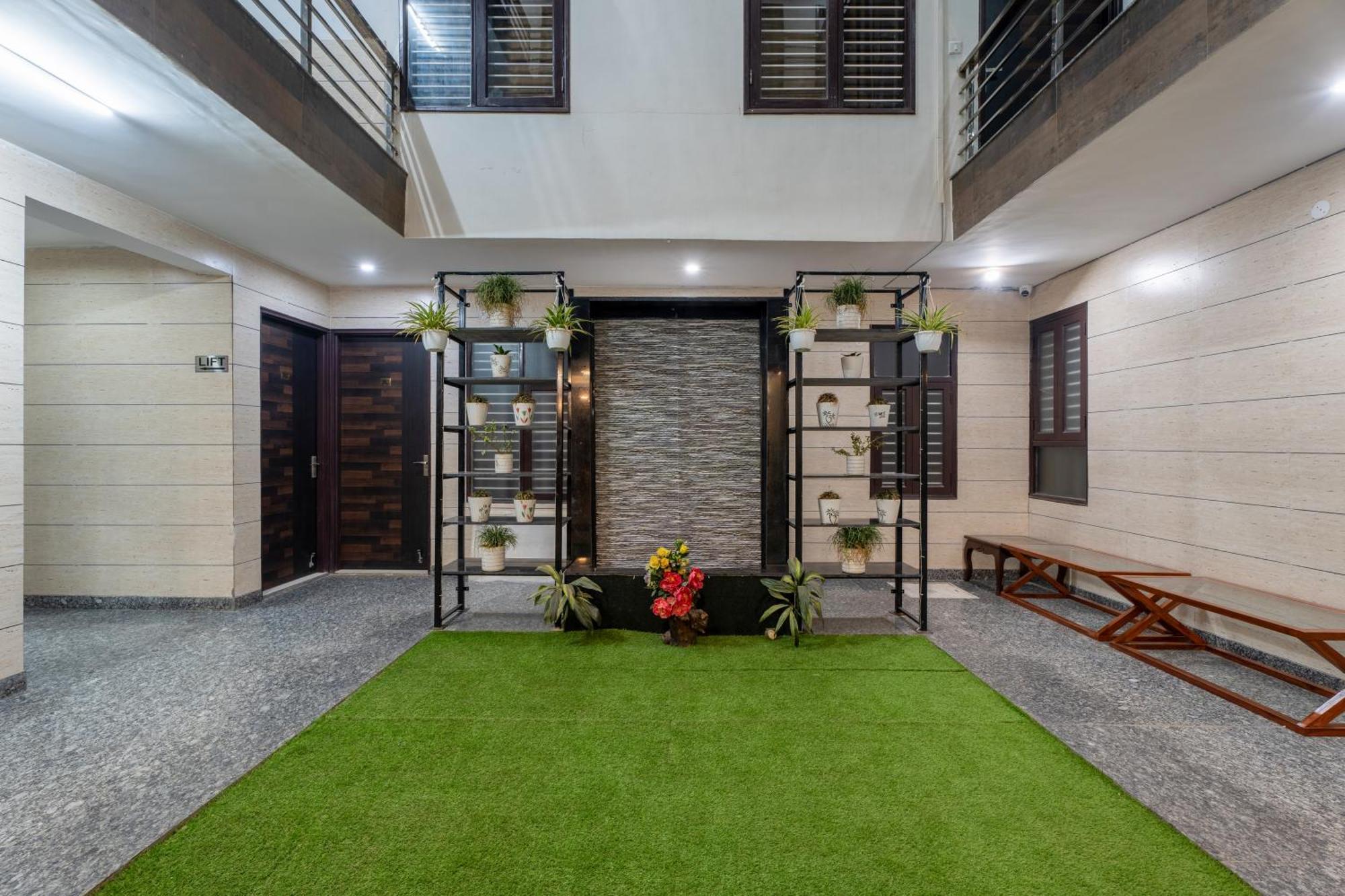 Plum Tree Hotels Gurgaon Exterior photo